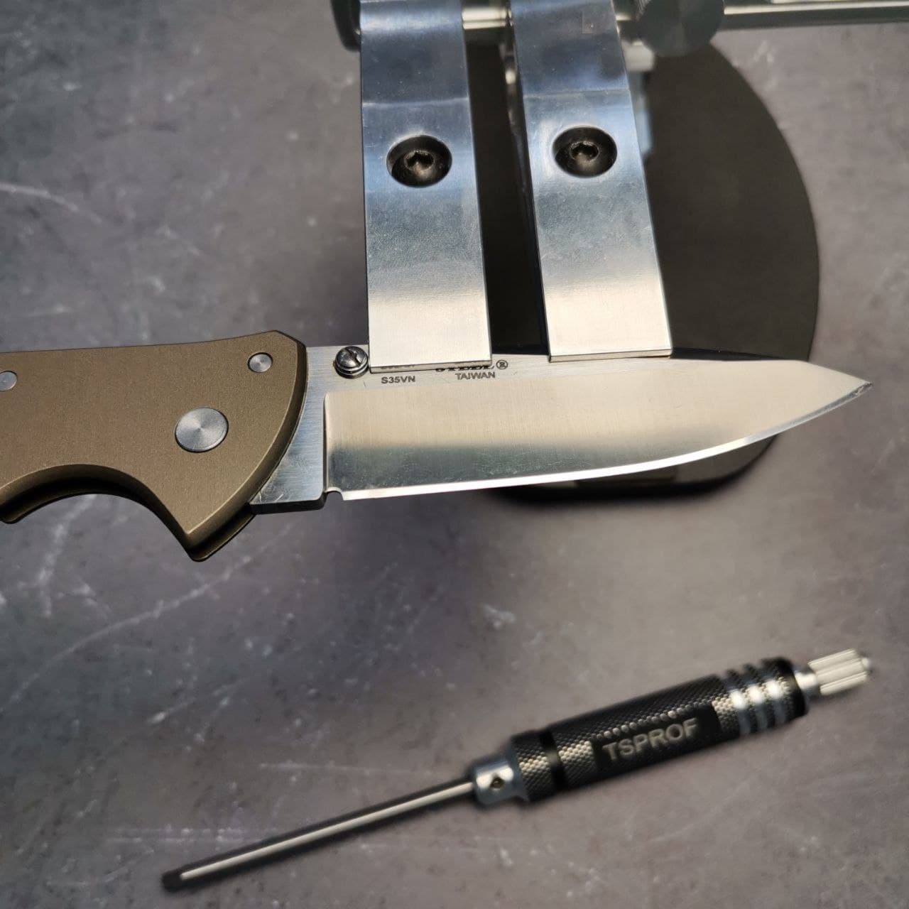 Порошковая сталь CPM 420v. Порошковая сталь для ножей. Порошковая сталь MAGNACUT. Американский нож с большим флиппером.